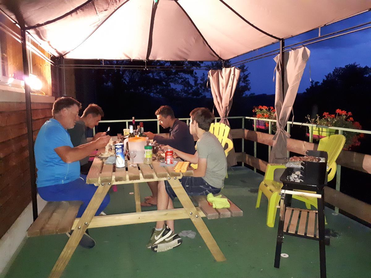 Bed and Breakfast Le Grand Val Lavastrie Екстер'єр фото